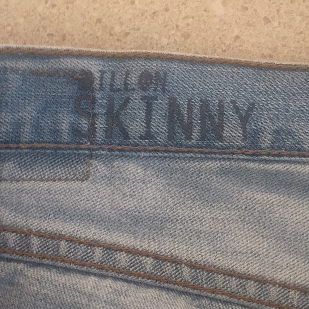 Bull Head Distressed Jeans - Picture 6 of 9